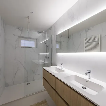 Fully Renovated Spacious Appartamento