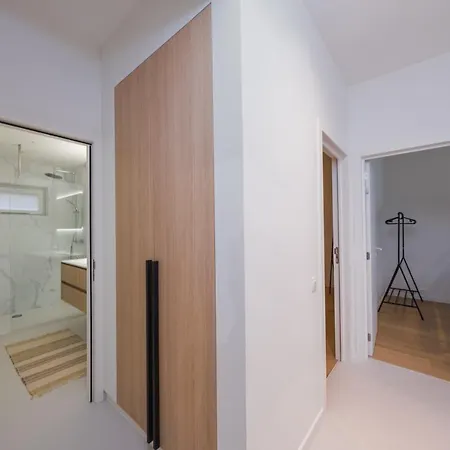Apartment Fully Renovated Spacious *
